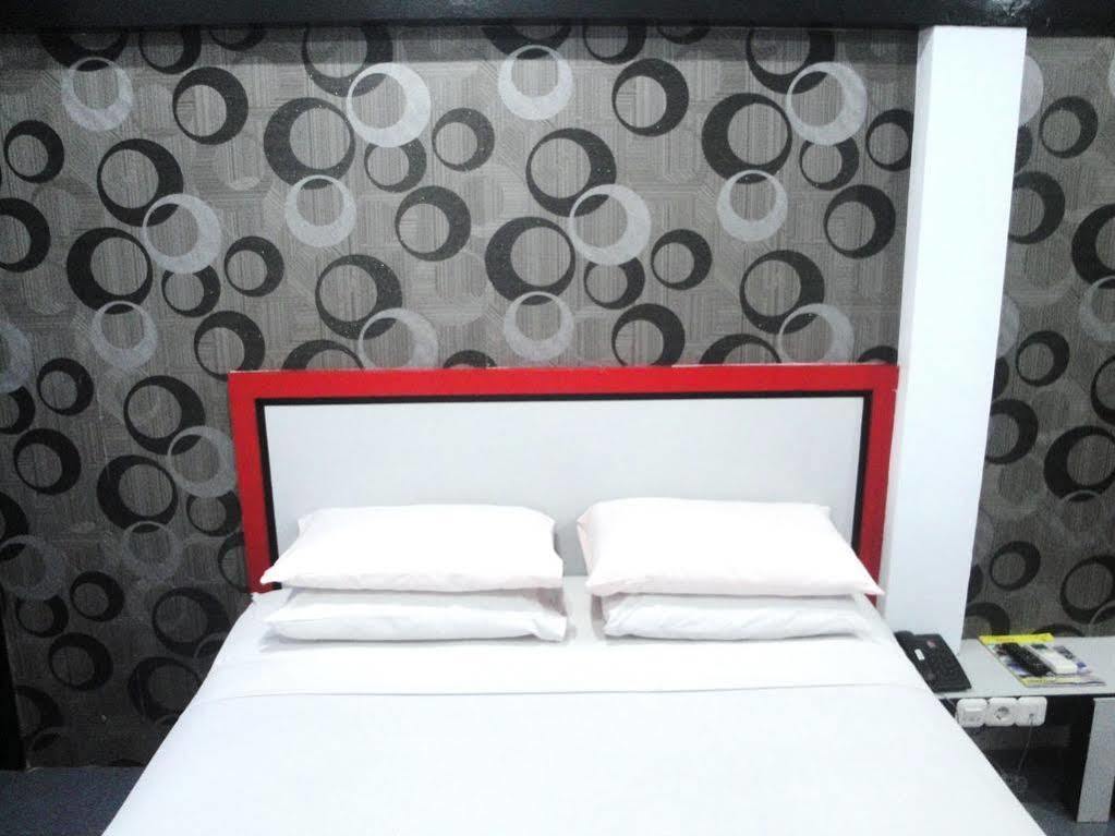 OYO 1318 Hotel Prince Boulevard Manado Buitenkant foto
