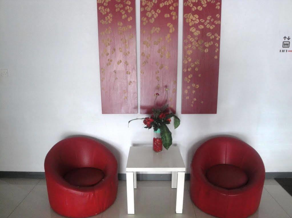 OYO 1318 Hotel Prince Boulevard Manado Buitenkant foto