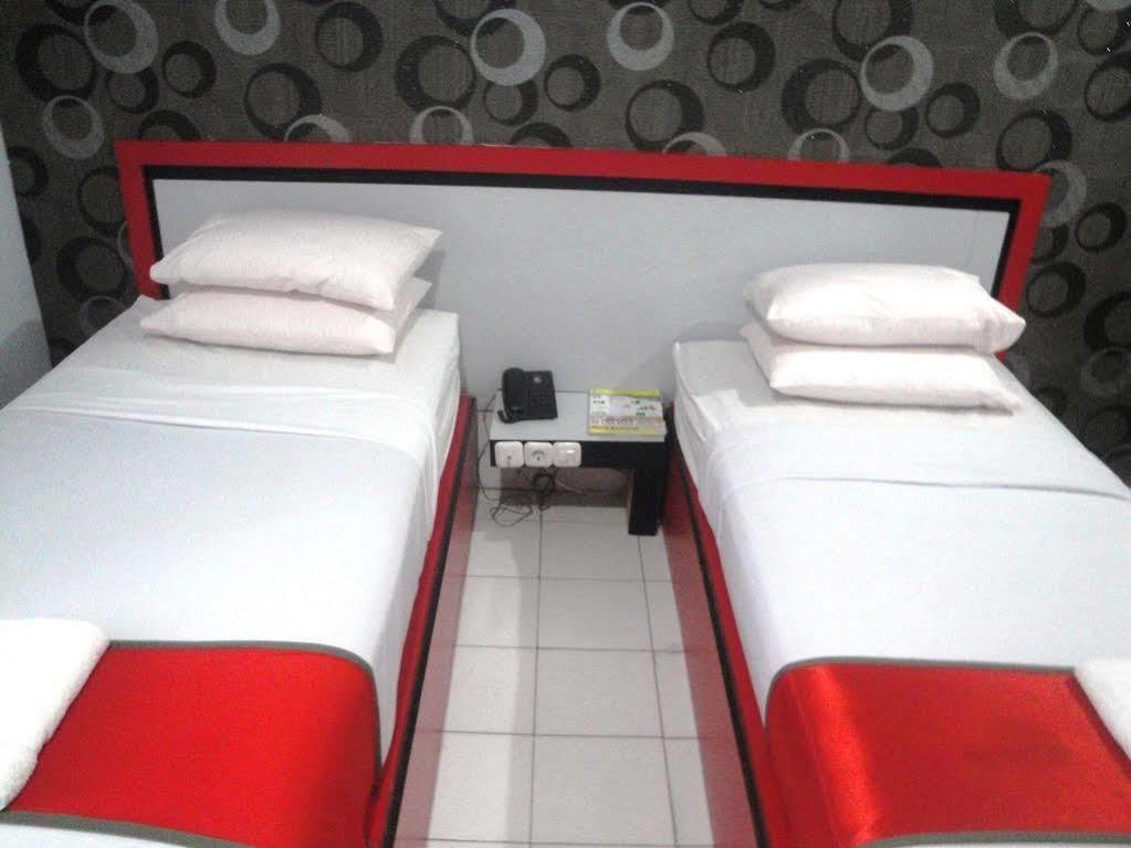 OYO 1318 Hotel Prince Boulevard Manado Buitenkant foto