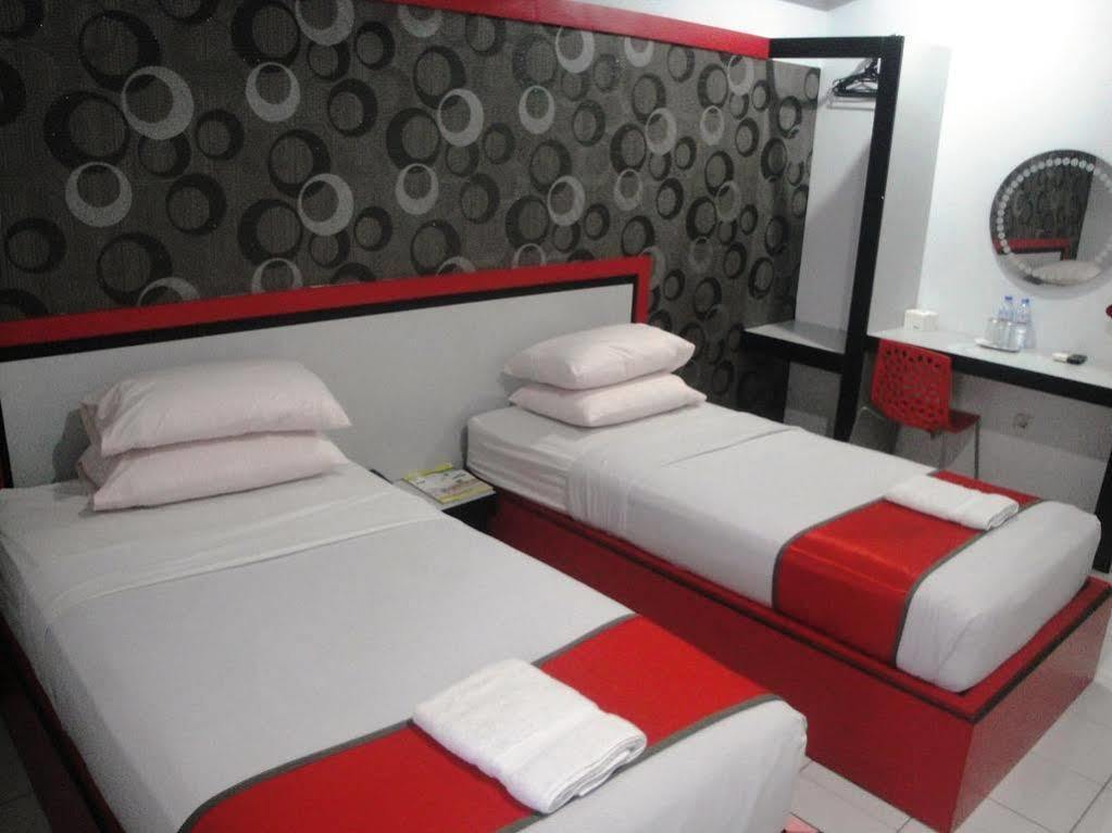 OYO 1318 Hotel Prince Boulevard Manado Buitenkant foto