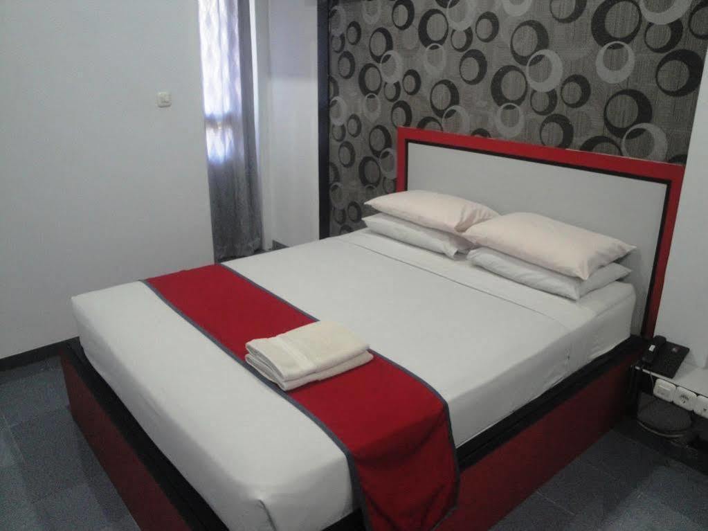 OYO 1318 Hotel Prince Boulevard Manado Buitenkant foto