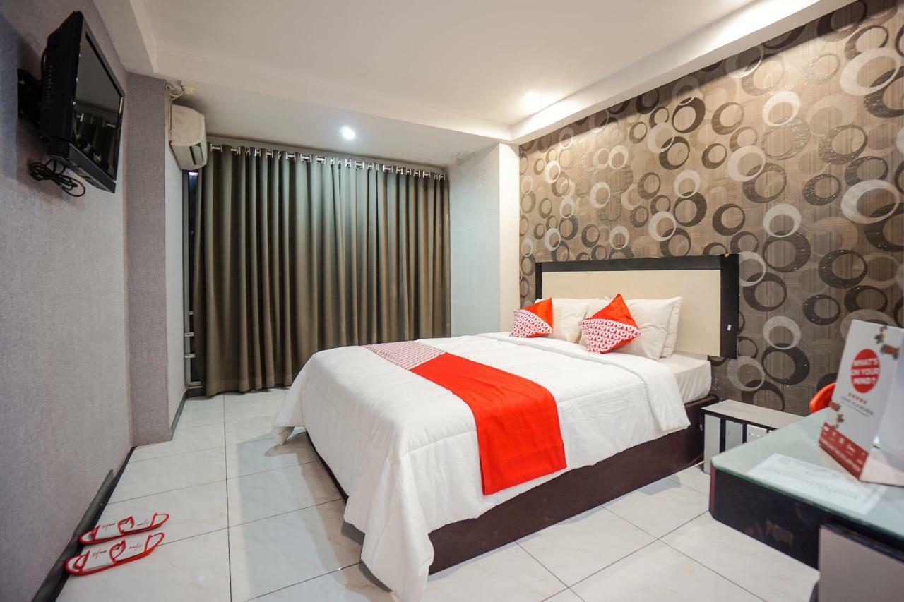 OYO 1318 Hotel Prince Boulevard Manado Buitenkant foto
