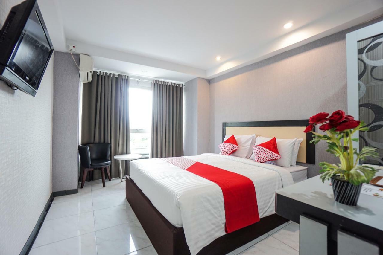 OYO 1318 Hotel Prince Boulevard Manado Buitenkant foto