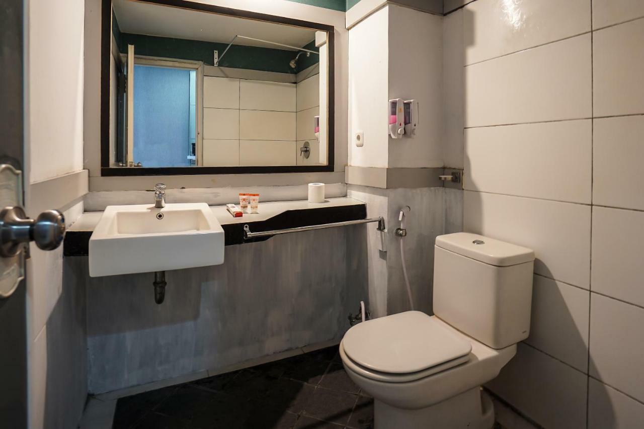 OYO 1318 Hotel Prince Boulevard Manado Buitenkant foto