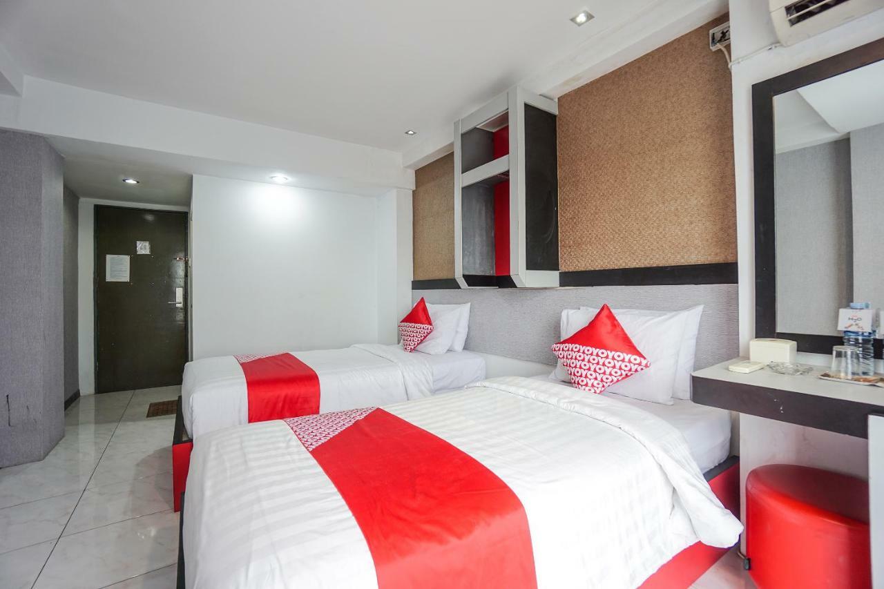 OYO 1318 Hotel Prince Boulevard Manado Buitenkant foto