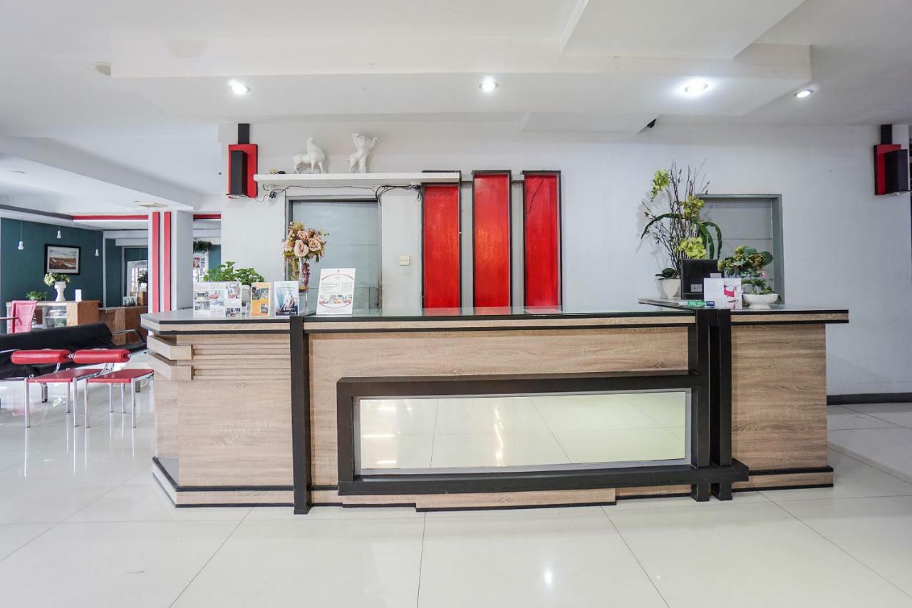 OYO 1318 Hotel Prince Boulevard Manado Buitenkant foto