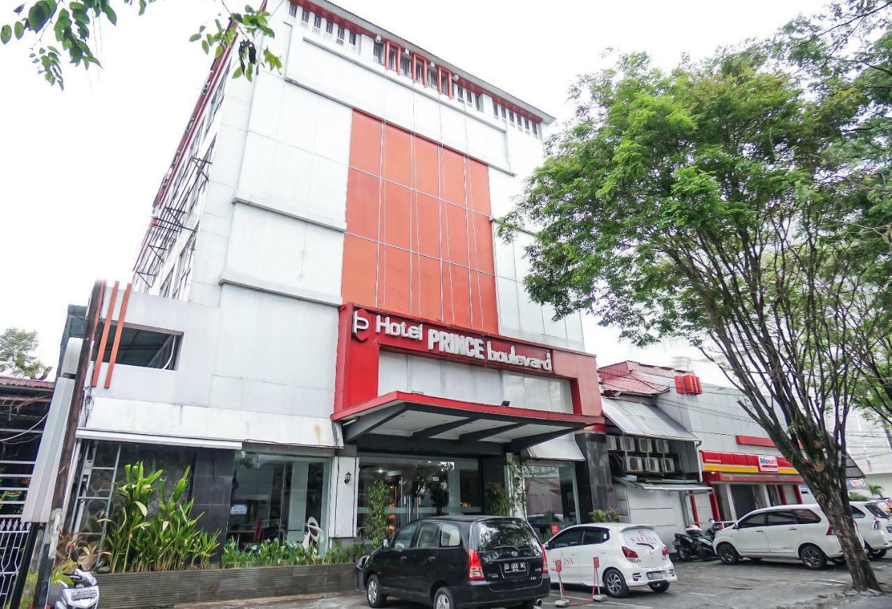 OYO 1318 Hotel Prince Boulevard Manado Buitenkant foto