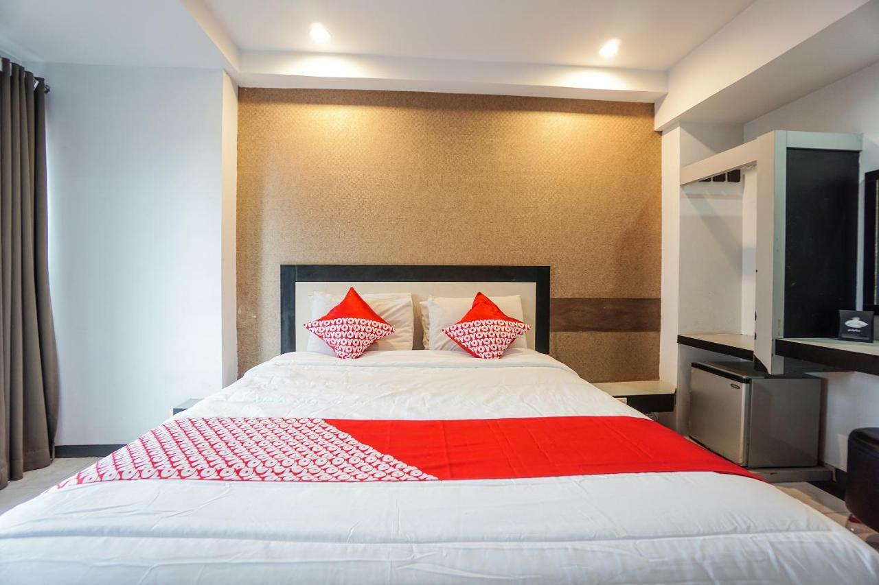 OYO 1318 Hotel Prince Boulevard Manado Buitenkant foto