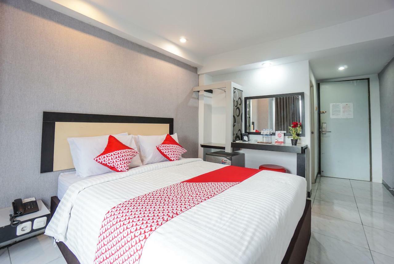 OYO 1318 Hotel Prince Boulevard Manado Buitenkant foto