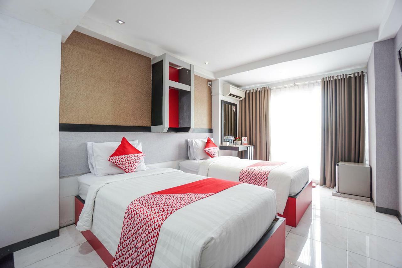 OYO 1318 Hotel Prince Boulevard Manado Buitenkant foto