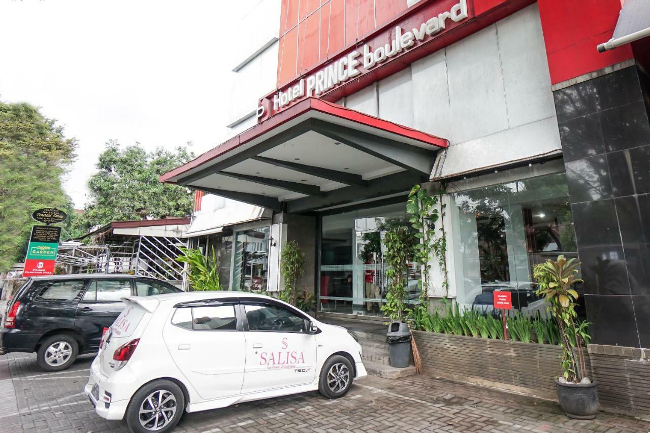OYO 1318 Hotel Prince Boulevard Manado Buitenkant foto